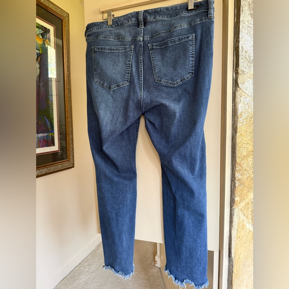 Liverpool Cropped Flare Jeans with Raw Frayed Hem - Picture 3 of 5